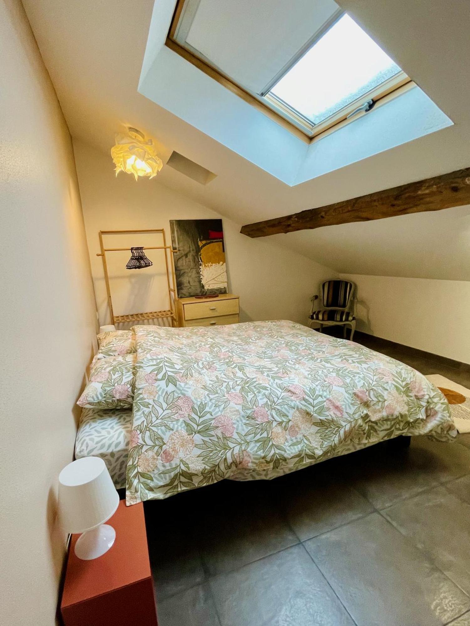 Duplex + Parking Gratuit Facile Appartement Sainte-Suzanne  Buitenkant foto